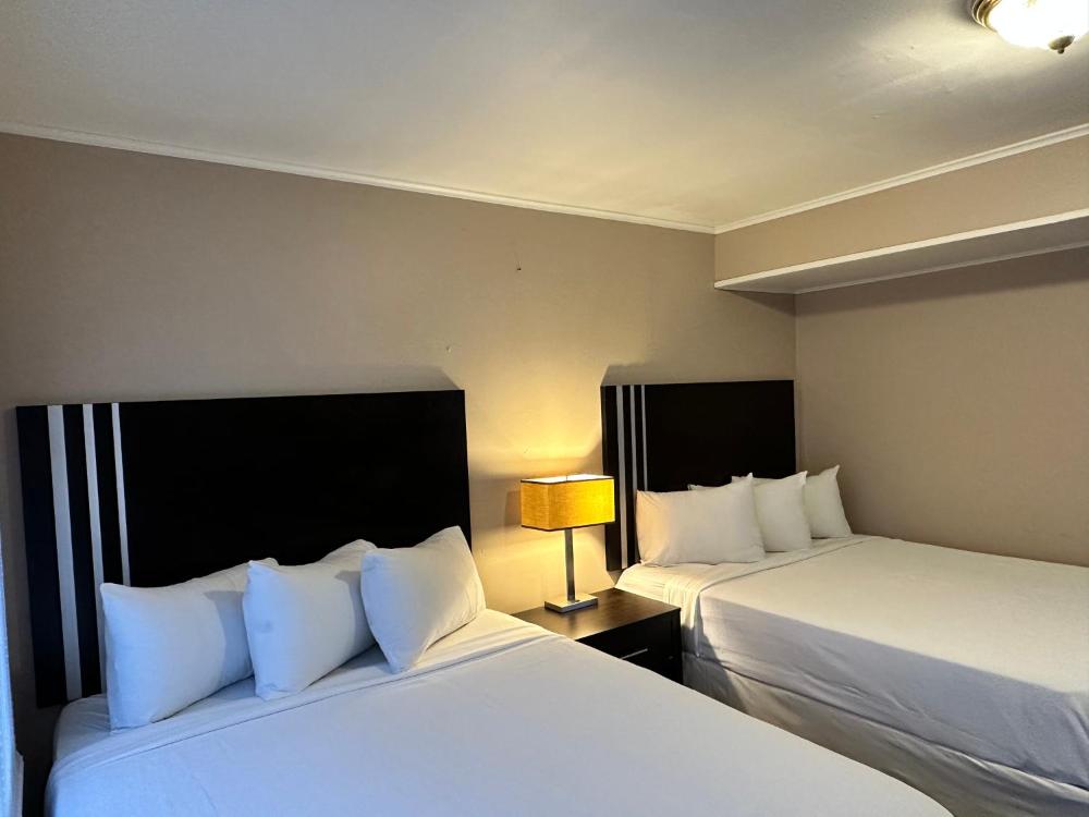 Queen Room with Two Queen Beds interior